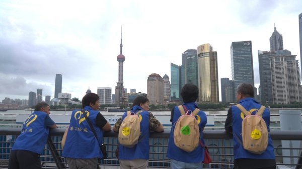 千层金 打卡外滩美景、分享心理辅导，公益活动助力老人圆梦城市之旅